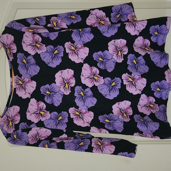 Top Valencia Violet Aloha Blooms Bloom Twist Back M Purple 3/4 Sleeve Hibiscus - Picture 10 of 16